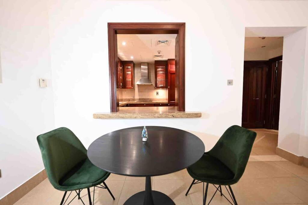 Brand New Furniture . Close To Dubai Mall. Kültér fotó