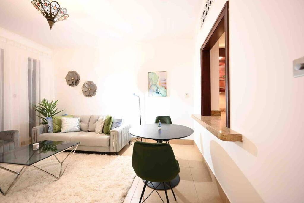 Brand New Furniture . Close To Dubai Mall. Kültér fotó