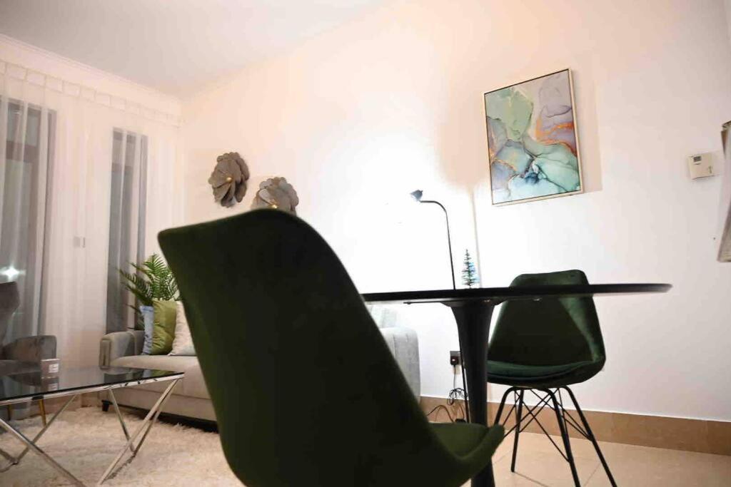 Brand New Furniture . Close To Dubai Mall. Kültér fotó