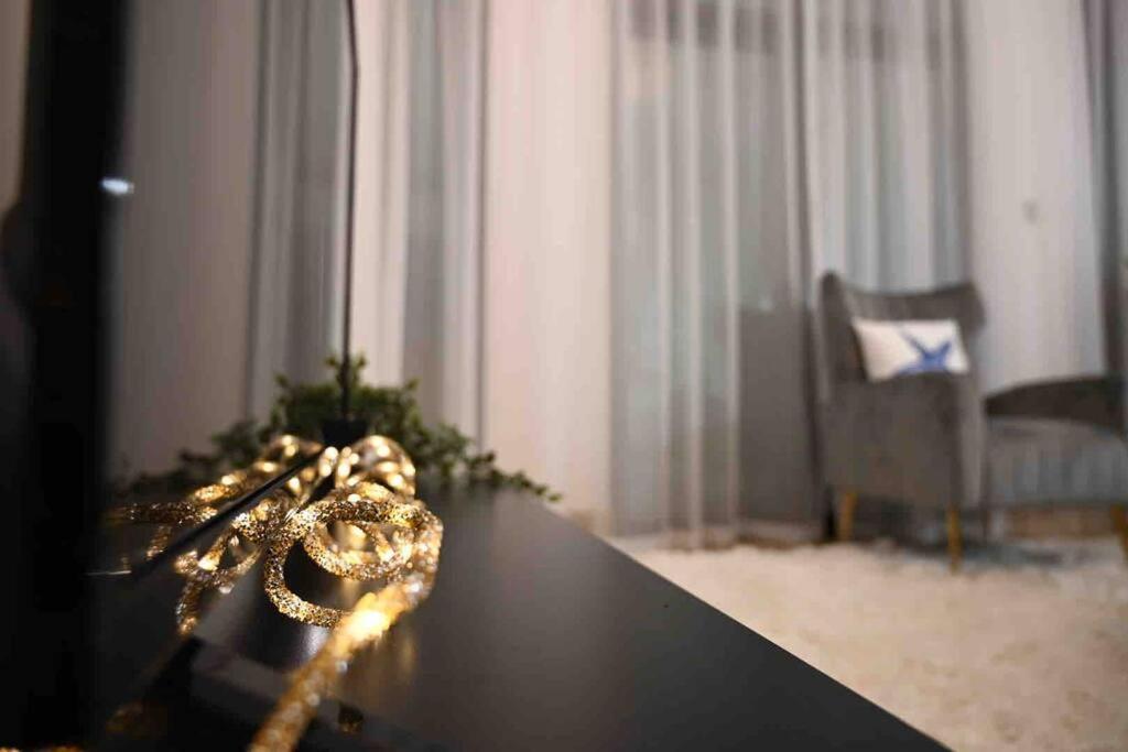 Brand New Furniture . Close To Dubai Mall. Kültér fotó