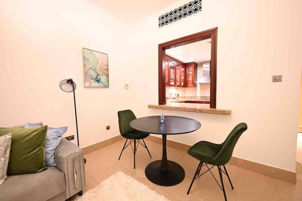 Brand New Furniture . Close To Dubai Mall. Kültér fotó