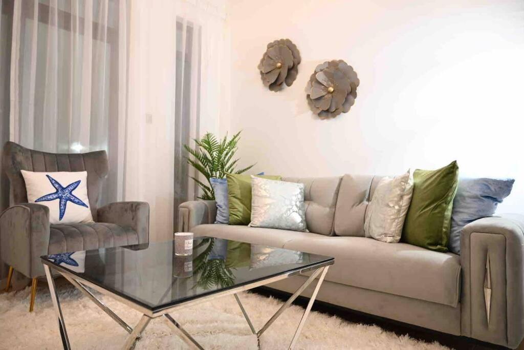 Brand New Furniture . Close To Dubai Mall. Kültér fotó