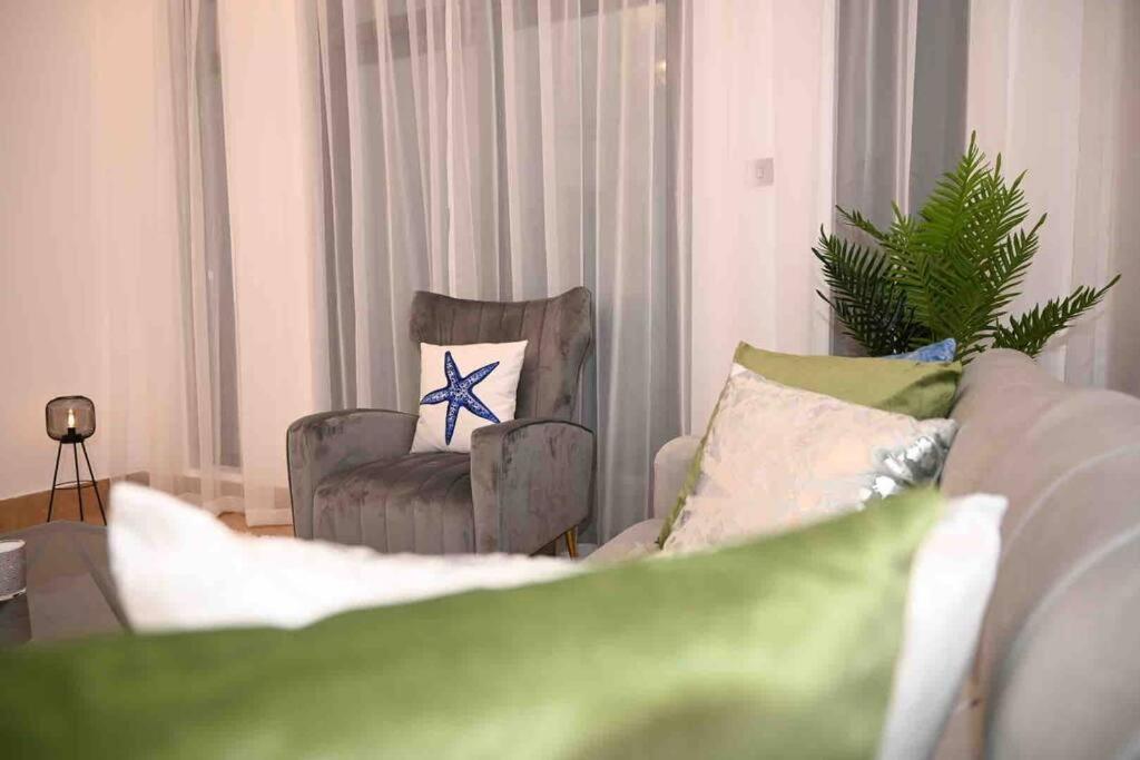 Brand New Furniture . Close To Dubai Mall. Kültér fotó