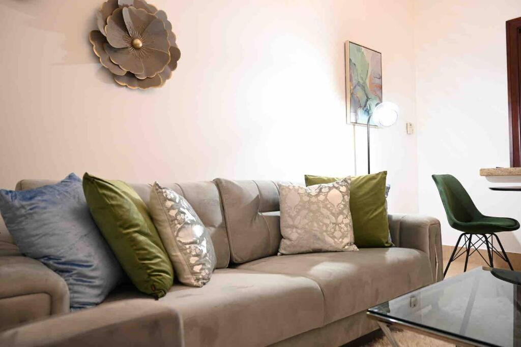 Brand New Furniture . Close To Dubai Mall. Kültér fotó